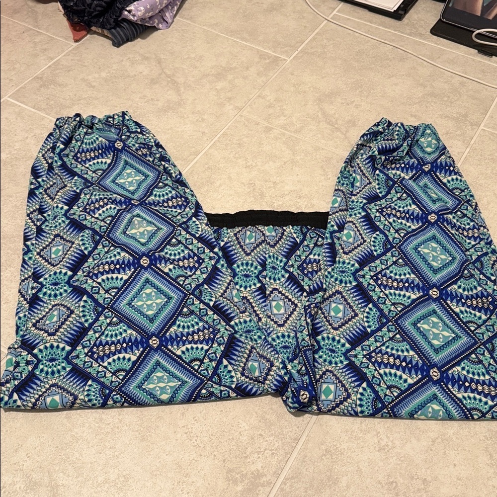 Blue Geometric Patterned Shorts - Picture 2 of 3